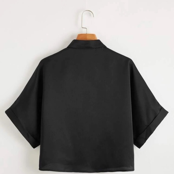 Women’s Cropped Collared Blouse - Picture 6 of 6
